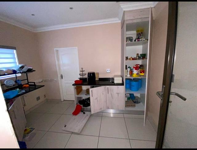 5 BEDROOM HOUSE FOR SALE IN FOURWAYS